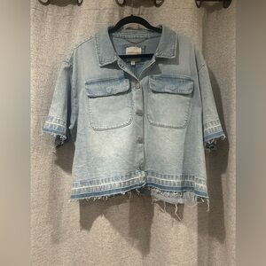 NWT Women’s HABITUAL Denim Trucker Top Distressed Frayed Festival Sz XL.